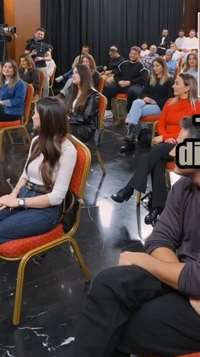 konusanreels on Instagram: "Konu yine Armağan ve... 1962 Tanganyika Gülme Salgını: Kahkahanın Felakete Dönüştüğü An 1962 yılının Ocak ayında, bugünkü Tanzanya sınırları içerisinde yer alan bir kız yurdunda başlayan olay, tarihin en garip ve en çok araştırılan kitlesel cinnet vakalarından biri haline geldi. Her şey üç genç kızın hiçbir neden yokken gülmeye başlamasıyla başladı; ancak bu bildiğimiz neşeli bir kahkaha değildi. Bu gülme krizi bir türlü durmuyor, kızlar yorgunluktan bitap düşse de vü