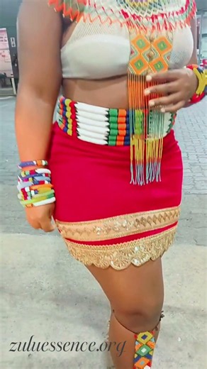 How Central Panels Create a Dominant Vertical Hierarchy Within Dense Beadwork
