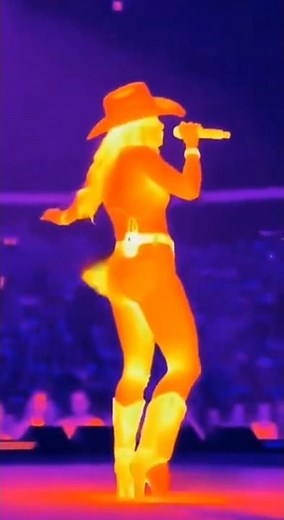 Thermal Camera Catches a Funny Moment on Stage 😳🔥”#tiktokviral #viral #fyp #unitedstates #song
