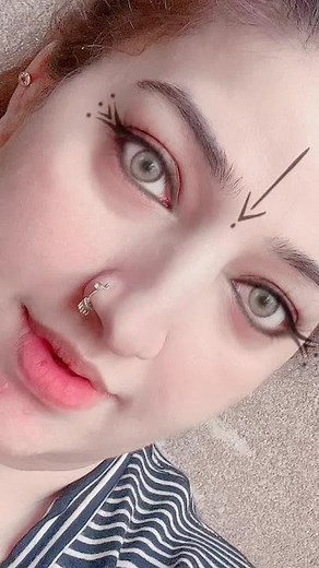 Close-Up Makeup Tutorial Featuring Stunning Eye Details