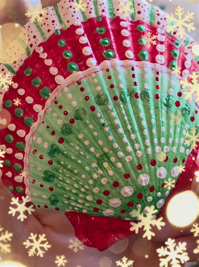 🖌🐚🖌🐚Paint a shell People are prepping for Christmas early this year! lots of Christmas ornament shells being ordered. 🎄🎄 #paintedshells #christmasornaments #shellpainting #shelldecor #christmasdecor