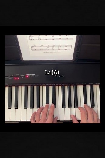 Black Center Chords | Easy Piano Pattern 🎹