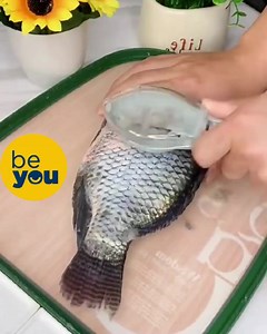 😀RASPADOR MANUAL CON TAPA 🤩 #PRECIO 2 x Q65.00 ✅Descripción del producto: ⭐El diseño en forma de pez con tapadera transparente. ⭐Con la cobertura con diseño, cuando se raspan las escamas se quedan en el deposito del recipiente. ⭐El lavado es conveniente, limpio e higiénico. ✨Material: PP ✨Tamaño: 16x5x4 cms. 📦 Costo de envio Q25 Capital Q35 departamentos / municipios 💶 Pago en efectivo al momento de recibir el producto. 💳 Aceptamos tarjeta de débito o crédito en todo el país! PAGO ANTICIPAD