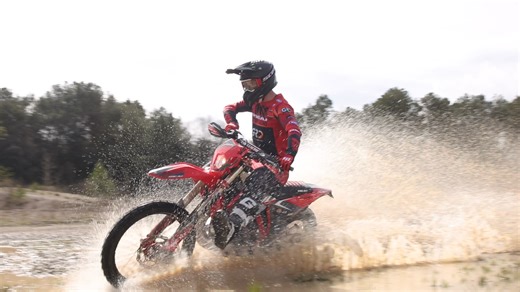 Introducing some Spanish flair to GH Motorcycles 🇪🇸 🔥 The new RIEJU MR PRO 300i MY26 takes Hard Enduro to another dimension. Light, agile and brutally reactive, it is the ideal companion for riders looking to push every challenge to the limit. Underneath its sharp looks beats a 300cc 2-stroke engine with TFI electronic injection, designed and built in Spain, offering precise, punchy and controlled power delivery without sacrificing the essence of the two-stroke. https://ghmotorcycles.co.uk/pr