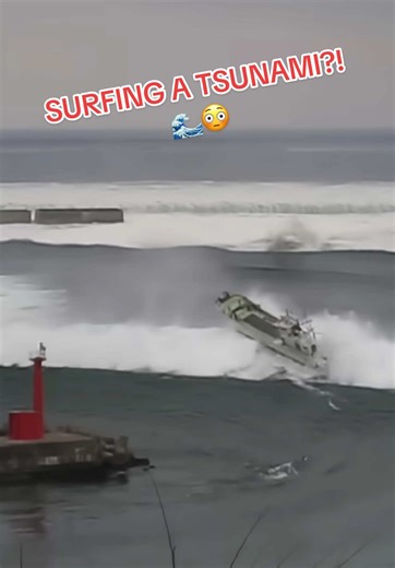 I remember being a kid and seeing the ocean when the remnants of that Japan tsunami hit Hawaii in 2011. It looked like the whole ocean was sloshing around. One minute it would be the lowest tide I’d ever seen then the next it would be max high. Was so wild to see 😳 #tsunami #bigwaves #surfing