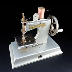Vintage Toy Sewing Machine ~ Sew Master Sewing Machine ~ Model 555 ~ Made in U.S. Zone Germany ~ Old Toy Sewing Machine ~ Old Toy Gift - Etsy