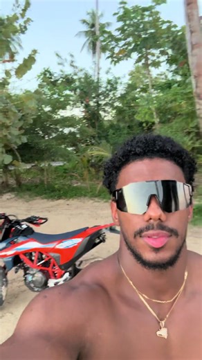 Videos de Mikael Ángeles (@mikael_angeles) con “In My Bed - Rotimi”