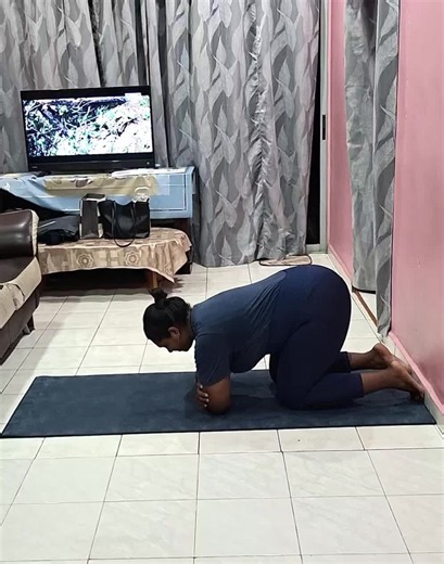 One Leg Tripod Headstand Tutorial — Tripod Headstand Practice