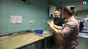 6.1K views · 48 reactions | [eTV] Svjetski je dan pizze, a picajol Matija otkriva nam tajne tog omiljenog jela! Više na ➡️ https://epodravina.hr/etv-svjetski-je-dan-pizze-a-picajol-matija-otkriva-nam-tajne-tog-omiljenog-jela-najvaznije-je-kvalitetno-brasno-i-krusna-pec/ | Epodravina.hr | Facebook