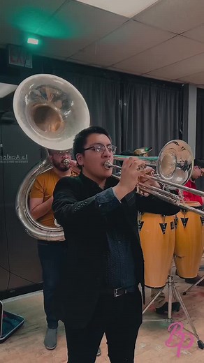 Celebra el Amor y la Amistad con Banda El Pueblo