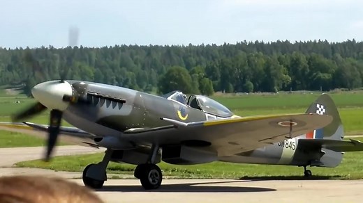 格里芬喷火MK18航展飞行表演