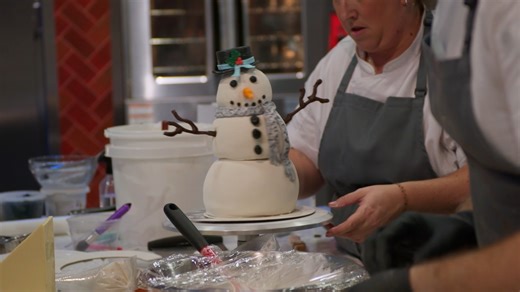 It all comes down to this! Only one empire will rise above the rest to claim the $50,000 prize and the crown of Sweet Empire 👑 Don’t miss the finale of #SweetEmpire: Winter Wars, TONIGHT @ 9|8c. | Food Network