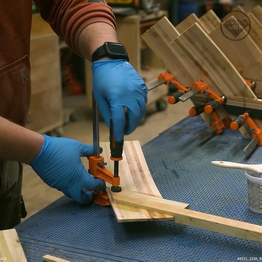 Turning Pallet Wood Into Hockey Sticks #PalletWoodProject #DIYHockeyStick #Woodworking | Jackman Works