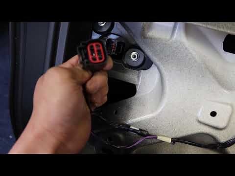 Range Rover Velar L560 - How to remove or replace rear brake light/ Tailgate closure