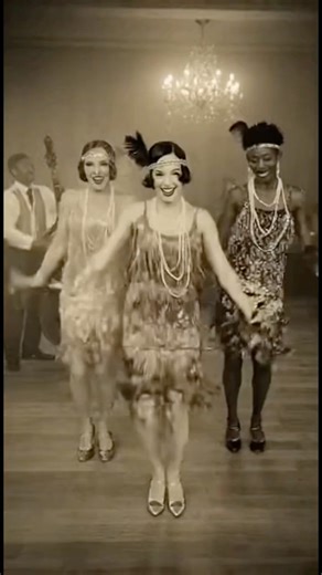 From Jazz Age to Selfie Age 😱😲😍 #shortsvideo #youtubeshorts #viralvideo #vintage #shorts #funny