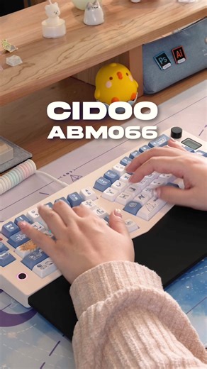 A SILENT 🤫 SPLIT ALICE keyboard for under $100! ✨Lots of thoughts below~ This is the Cidoo ABM066, ‘already assembled’ version in white (though its more off white) ☺️ I go over a lot of specs in video, but also want to highlight that it is VIA compatible with tri-mode connection (wired usb-c, Bluetooth and 2.4 GHz)! It is also a flex-cut PC plate, which was a little tight to get the switches out of for me 🥹 Typing on it has this scratchy but super satisfying feeling ☺️ I will likely change up