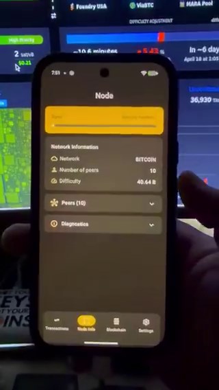 Ejecutar tu propio nodo Bitcoin en el celular está dejando de ser una ficción. Con la tecnología Floresta y el protocolo UTREEXO de @getfloresta tienes validación completa de la red en tu Android, sin necesidad de guardar todo el historial de la blockchain en el dispositivo, funcionando de forma parecida a un nodo podado pero sin sacrificar la seguridad. Tu billetera se conecta a tu propio Servidor Electrum integrado, sin depender de empresas que pueden rastrear tus direcciones y saldo. El proye