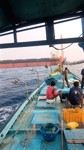 Big ship normally boat big accident 😭😭🐟🎣🐠 #fishing #speedboat #fishboat #hunting #fishingworld#