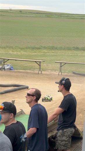 Take a lap with Troy Weber and his RC8B4.1e around the Horizon RC Fest Layout for 2024! #WeAreAE | Team Associated