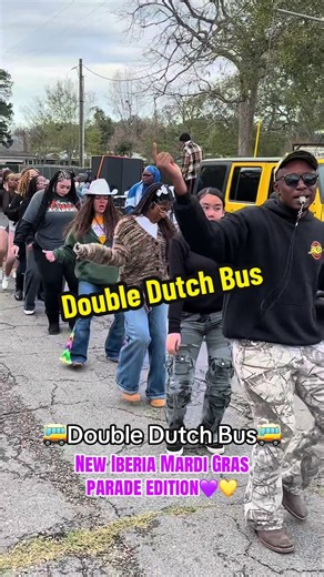 Much love to my home town getting on the everlasting Double Dutch bus! 🚌🚏 📍New Iberia Mardi Gras parade @Jrokyhc @👸🏻 @👩🏽‍🔬 @Adrie'Ann Hebert @Alicia Marie Ozenne @Fusion Elite Dance Academy “NISH dance team” “evolve school of dance” @heatfactoryinc.🔥 “PRDC”
