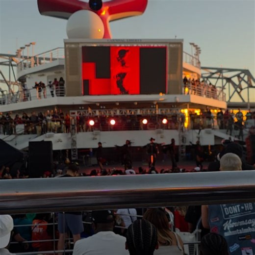 Crystal Harris on Reels