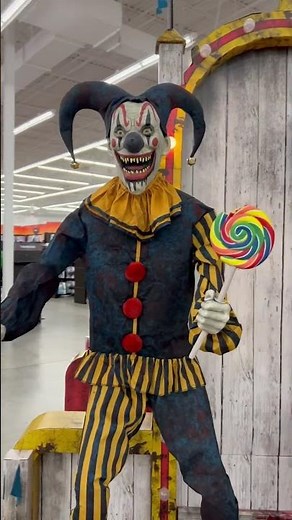 Check out this CREEPY new animatronic from Spirit Halloween! Its head FOLLOWS YOU! #spirithalloween