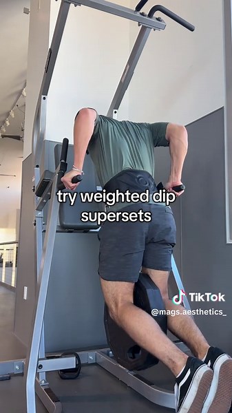 weighted dips>> #gymtips #fitnesstips #gymtok #fyp | dips