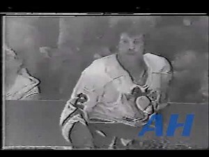 NHL Apr. 26, 1975 Bob Paradise,PIT v Clark Gillies,NYI Pittsburgh Penguins New York Islanders