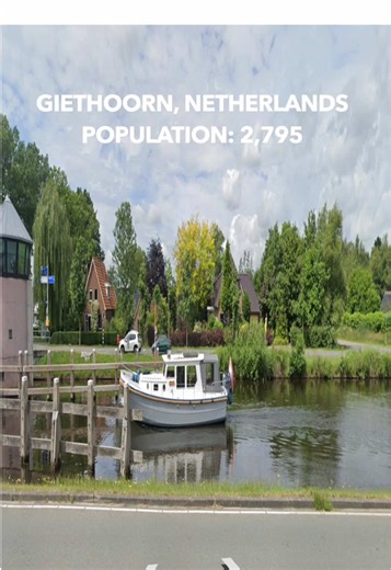 Discover Giethoorn: The Canals of the Netherlands