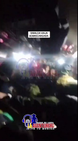 🚨 ¡INDIGNANTE! DENUNCIA CIUDADANA 🚨 Así circula una unidad de los Transporte Sinaloa, que cubre la ruta de Xela hacia San Marcos: completamente sobrecargada, poniendo en riesgo la vida de los pasajeros. 😡 Según reportes, en la unidad viajan aproximadamente 90 personas, en condiciones que evidencian la falta de control y seguridad en el transporte público. Usuarios exponen que no solo viajan incómodos, sino también expuestos a cualquier accidente por la sobrecarga de la unidad. ⚠️ ¿Hasta cuánd