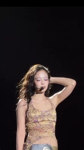 Jennie speak Spanish lol , Jennie mad cool festival #blink | jennie
