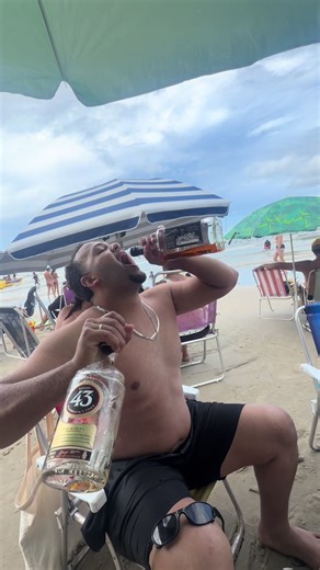 Matamos os restinhos de wisk 🥂🍻🤑😜🤪🏄‍♂️ . . . . . . . . . #alovirginia #itapema #itapemameiapraia #foryou #praia