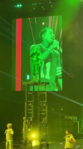 [STAGE MAGIC] Breezy Really Hates the Ground 🛸😭