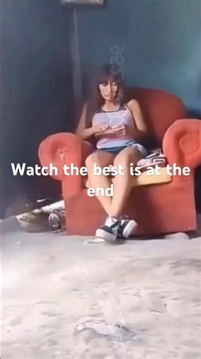 Funny chair exploding prank on friends #funny #viral #memes #usa #prank #shorts#prankcam#funnyshorts