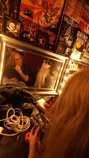 2.1K views · 328 reactions | Who wanted to see a masterclass? Smoky eye and alien speak  #PAINband #PeterTägtgren #backstage #aliens | PAIN | Facebook