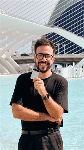 El nuevo 👉Plaud Note PRO👈 es el mejor asistente de IA que he probado: Cuenta con cinco micrófonos capaces de captar voces a cinco metros de distancia, elimina el ruido, graba hasta 50 horas seguidas y reconoce cientos de idiomas. Además, permite marcar los momentos clave desde su pantalla e incluso tomar fotos para complementar tus notas. Además es tan ligero y delgado como una tarjeta. TIP PRO: Tiene decenas de plantillas adaptadas a muchas profesiones: para médicos, realtors, estudiantes, in