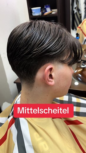Frischer Mittelscheitel: Der perfekte Haarschnitt