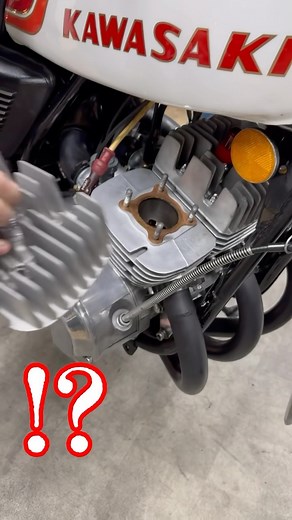 ねこかず on Instagram: "オートバイのエンジンの仕組みが面白すぎるｗｗｗｗ #オートバイ #バイク #エンジン #KH250 #kh250 #350ss"