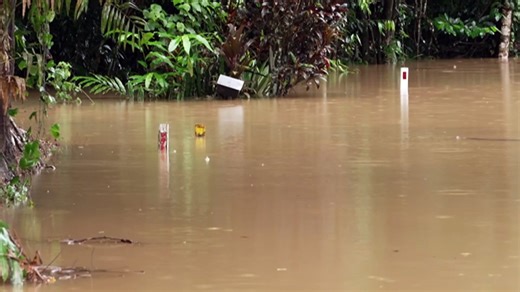 Tropical low crosses the coast between Cairns and Innisfail