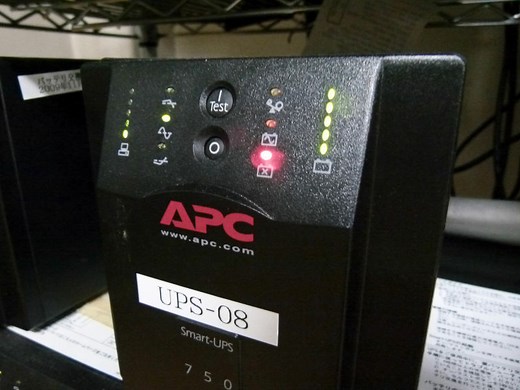 GIGAZINEサーバで使っている無停電電源装置「APC Smart-UPS 750」のバッテリーを交換してみた