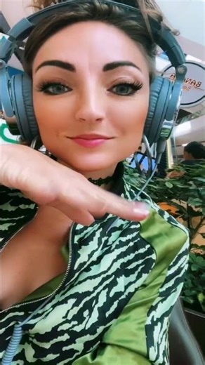 Dancing on Forearm Crutches 💫 A Woman Defies Limits With Rhythm, Grace, and Total Joy in Movement