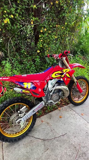 Honda CR250: A 250cc Dirtbike Experience