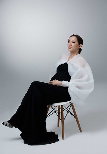 Come preggo fashion shoot with me 🖤 Dress: @De Showroom Couture MUA: @CHHAI