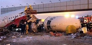 Al menos cuatro muertos en un accidente de avión en un aeropuerto de Moscú