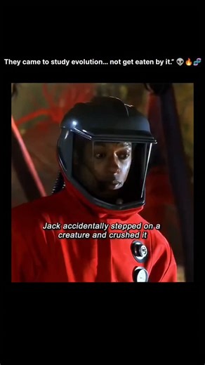 cherrynaughty on Instagram: "🎬 Title: Evolution (2001) ⭐ IMDb Rating: 6.1/10 🎭 Genre: Sci-Fi | Comedy | Creature Feature 🎬 Director: Ivan Reitman 👥 Main Cast: • David Duchovny • Orlando Jones • Julianne Moore • Seann William Scott 🌍 Country: USA 🔍 Overview (No Spoilers) When a mysterious meteor crashes into the desert, it unleashes fast-growing alien organisms that evolve at a terrifying speed. Two quirky college professors, a firefighter trainee, and a government scientist must team up to