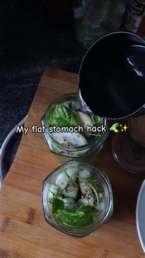 Fermented foods are the ultimate gut health hack which helps reduce inflammation and bloating If you’ve only ever had store bought pickles, you are missing out on the magic of real fermentation. Most grocery store jars use high heat and harsh vinegars, which completely wipes out the beneficial microbes. Doing it traditionally at home creates billions of live probiotics that balance your microbiome, improve digestion and reduce bloating. Here is how to make Ingredients: Fresh cucumbers (sliced) F