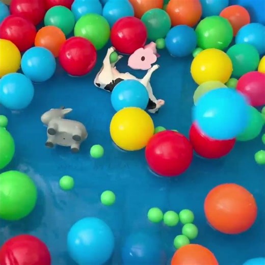 Cow and goat in the ball pit! 🐄🐐 Splash and learn #PinoyKidsChannel