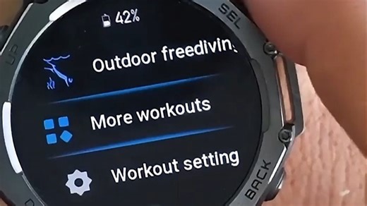 户外心跳守护者：ECG心脏监护仪 vs 钛合金装甲，轻盈监测+坚固防护，徒步登山安心之选。