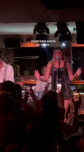 The best evening 🎤💋 #livemusic #newmusic #trampoline #rubyroberts