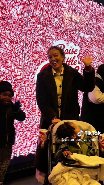 Incredible Holiday Window Display in NYC for Families